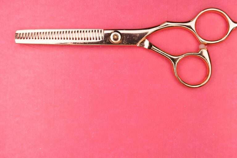 The Ultimate Guide to Choosing and Using Fabric Scissors